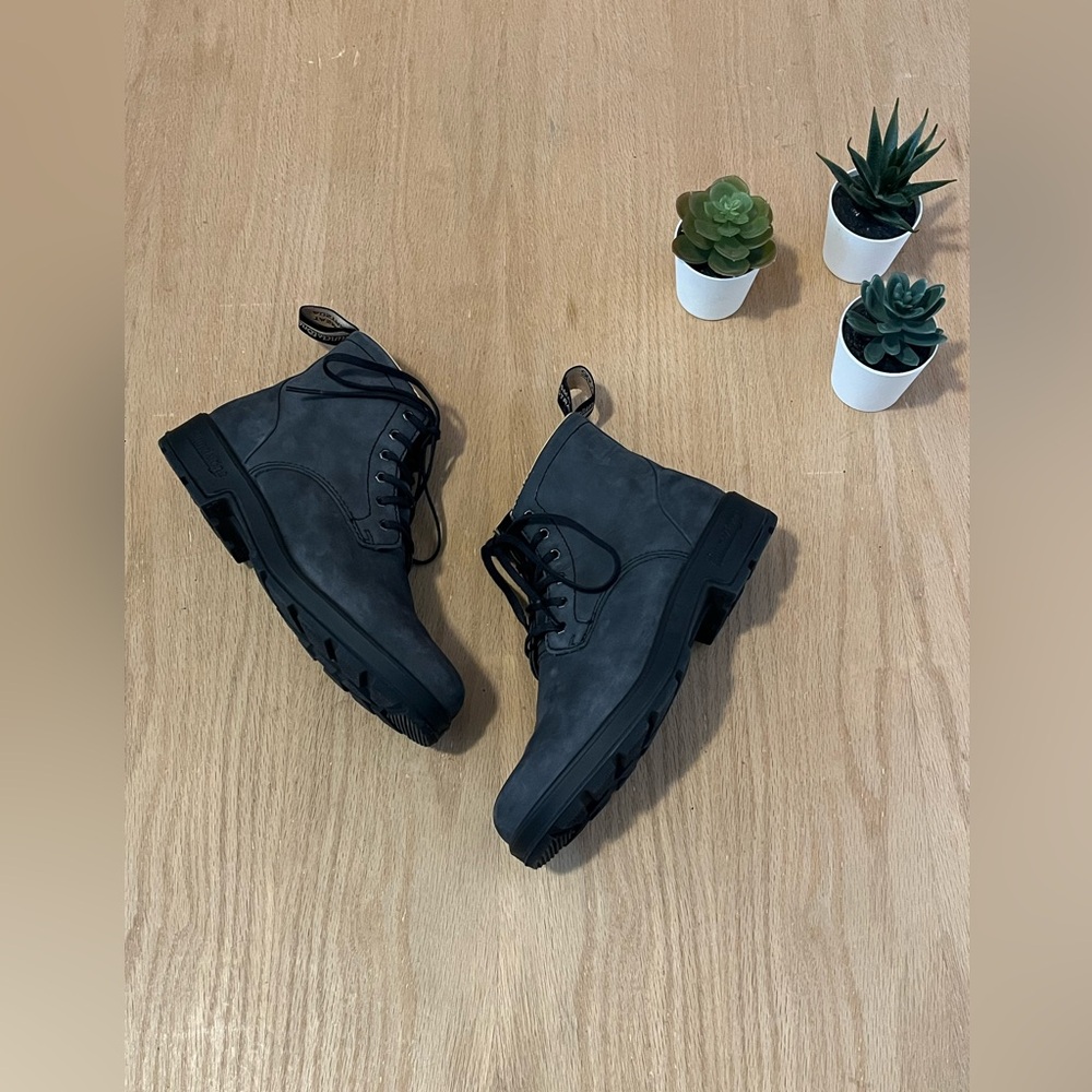 Blundstones Women’s Leather Lined Lace Up Boots - Picture 4 of 11